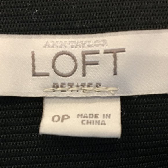 Ann Taylor LOFT Black Seamed Flippy Skirt - Sz 0P - Picture 4 of 6